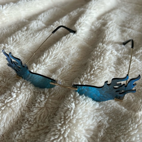 Y2K Flame Sunglasses - Picture 2 of 3